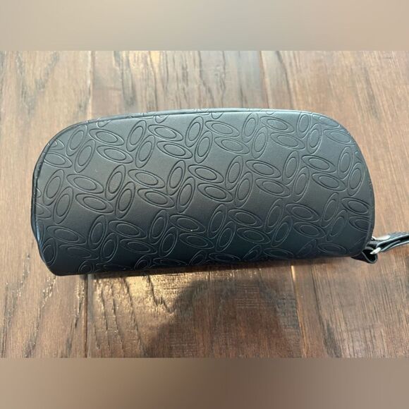 Oakley Zipper Glasses Case  - Picture 2 of 5